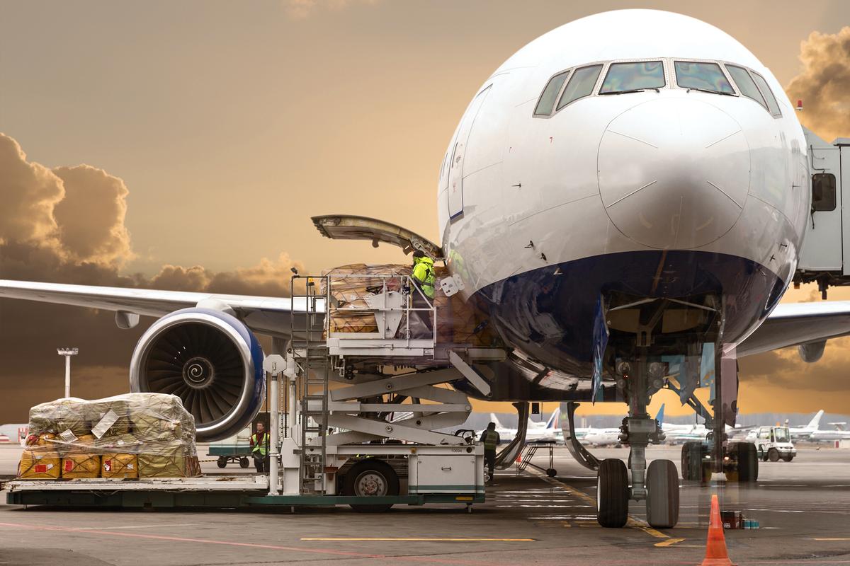 Freight being loaded into an aircraft — air freight from Palma de Mallorca